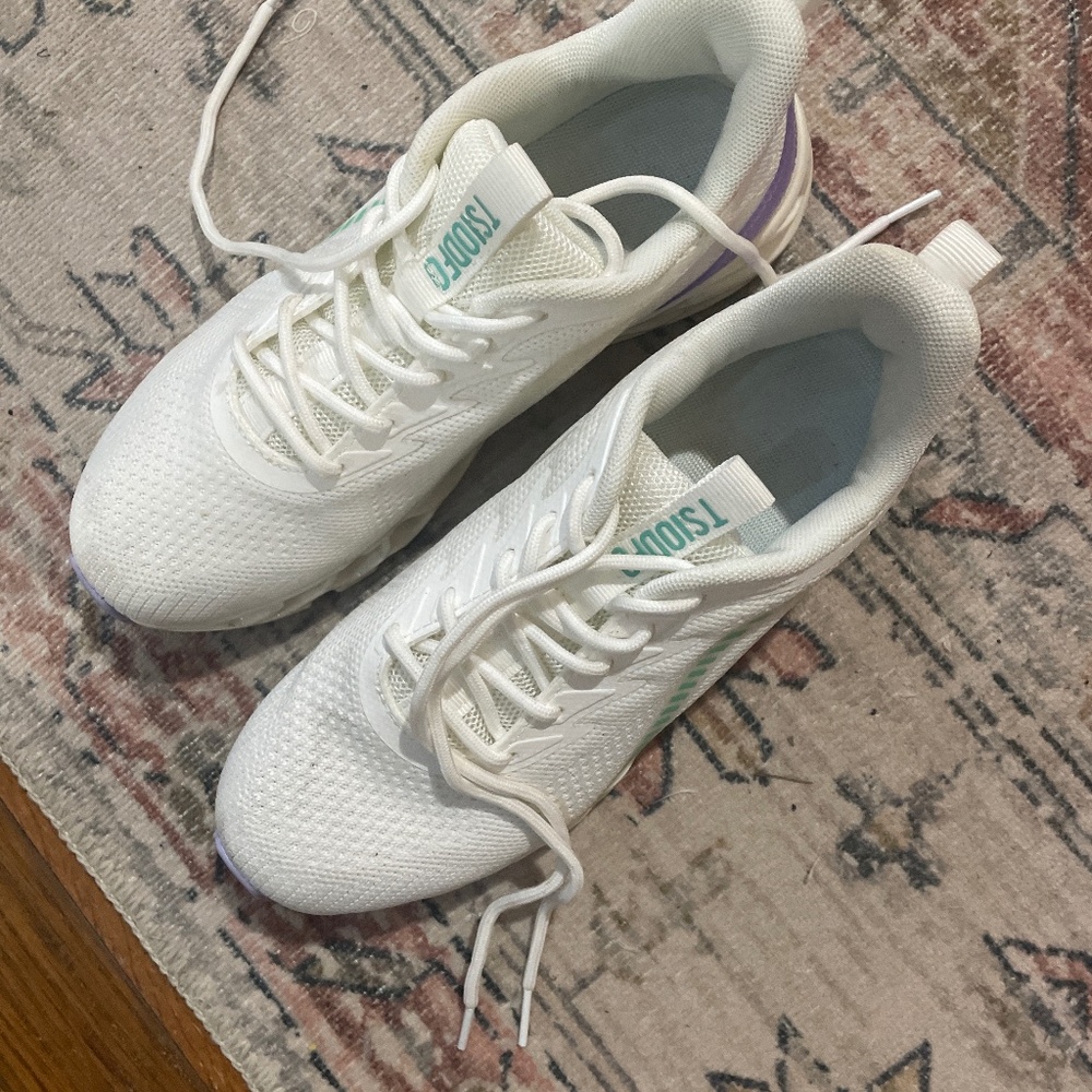 Sneakers/Walking shoes